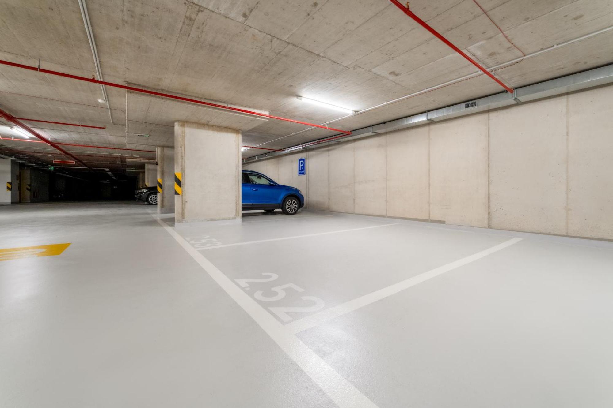 Premium Woodsy With Parking Garage By Rentez Apartment Prag